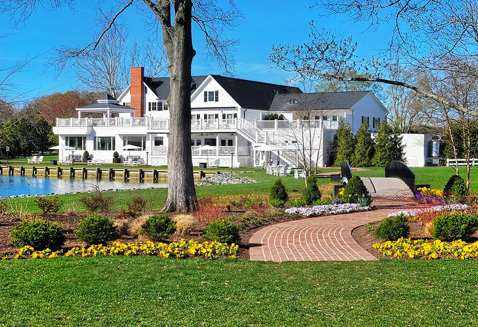 The Oaks Waterfront Hotel